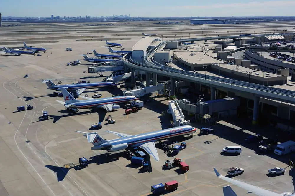 what is the biggest airport in the world by size