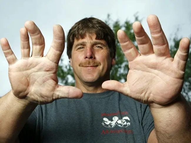 biggest hands in the world